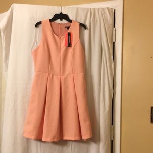 Gianni Bini dress size M NWT in peach